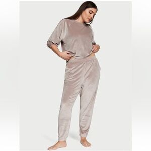 Victoria's Secret TRACKSUIT SET Crew neck & jogger pants VELOUR Size M Beige